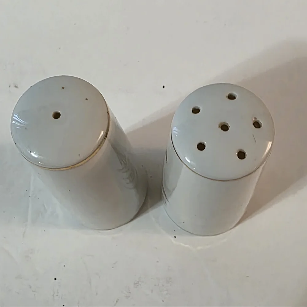 Vtg Souviner Space Needle Seattle Washington Shakers #253 Porcelain
